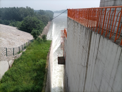 黃壁莊水庫(kù)加速泄水，全力筑牢防汛安全屏障